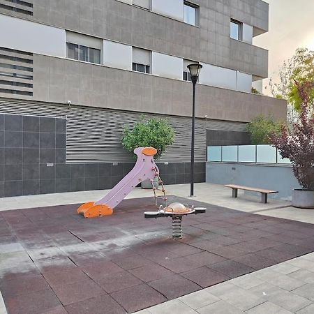 סנט אדריה דה בסוס Cozy Apartment Forum Beach מראה חיצוני תמונה