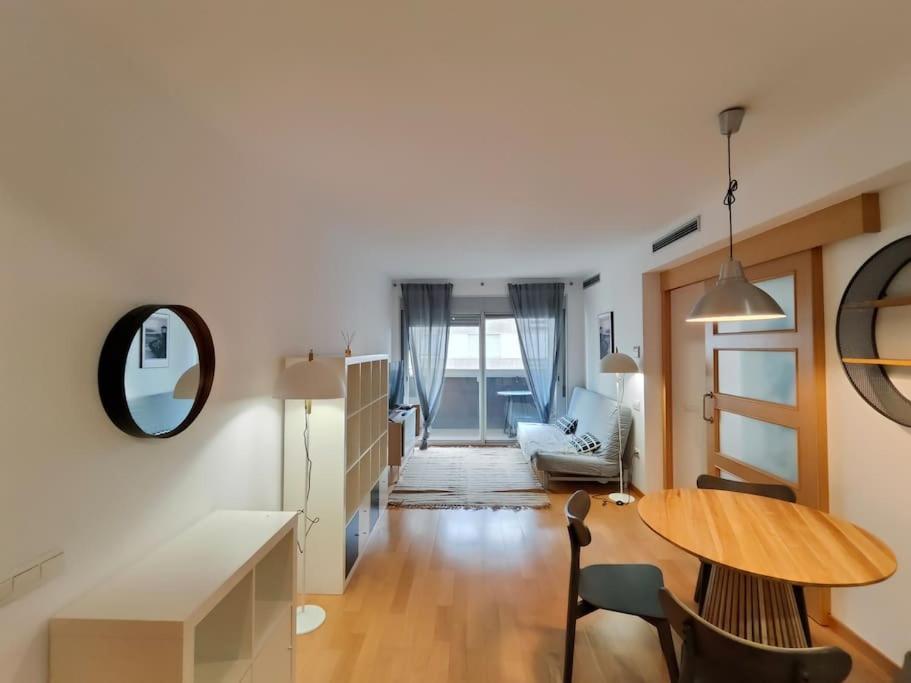 סנט אדריה דה בסוס Cozy Apartment Forum Beach מראה חיצוני תמונה